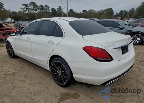 2021 Mercedes-Benz C 300 z USA, uszkodzony, nr VIN W1KWF8DB4MR648564